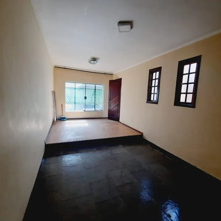 Sobrado à Venda: Vila Antonieta, 4 Quartos, 2 Suítes,2 Vagas por R$ 480.000,00.