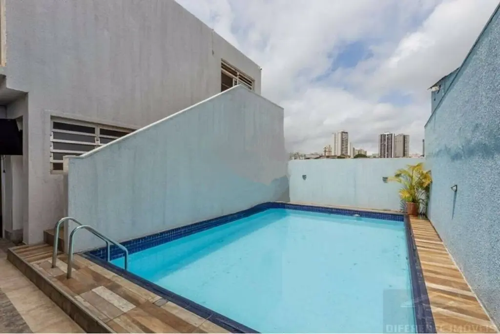 Sobrado à Venda: Vila Lúcia Elvira, 3 Quartos, 3 Suítes,4 Vagas por R$ 1.500.000,00.