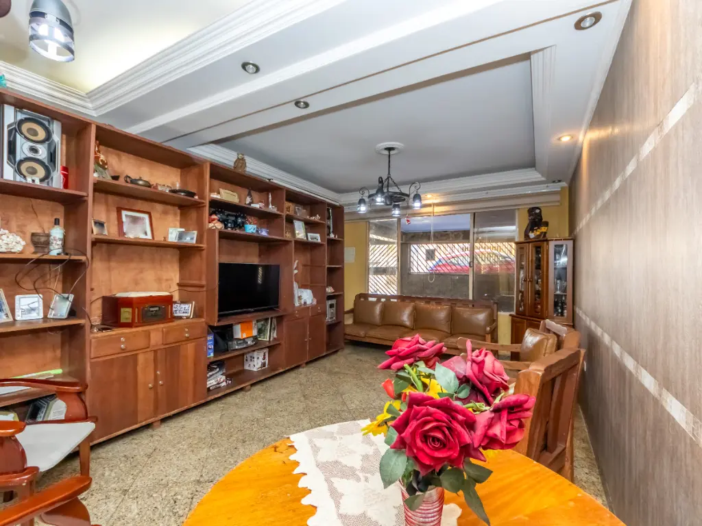 Sobrado à Venda: Vila Gustavo, 3 Quartos, 3 Suítes,5 Vagas por R$ 850.000,00.