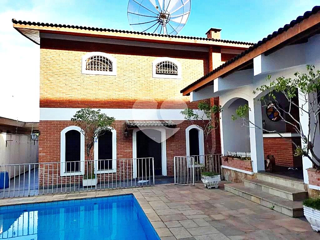 Sobrado à Venda: Santana, 4 Quartos, 2 Suítes,5 Vagas por R$ 2.500.000,00.