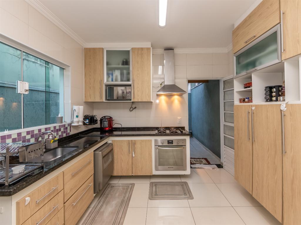 Sobrado à Venda: Jardim Marisa, 3 Quartos, 3 Suítes,4 Vagas por R$ 890.000,00.