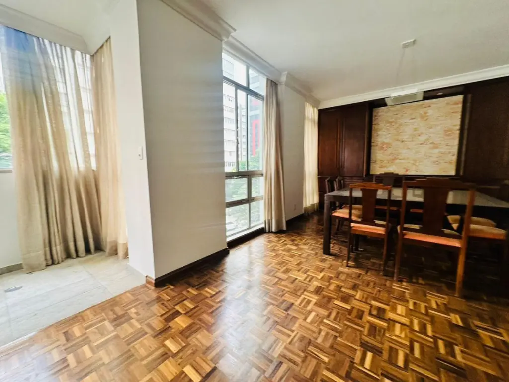 Apartamento à Venda: Jardim América, 3 Quartos, 1 Suíte,1 Vaga por R$ 3.900.000,00.