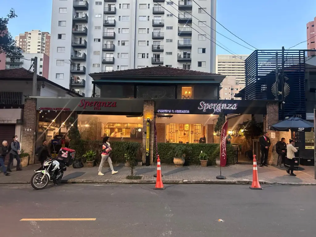 Casa Comercial à Venda: Indianópolis, 2 Vagas por R$ 3.800.000,00.