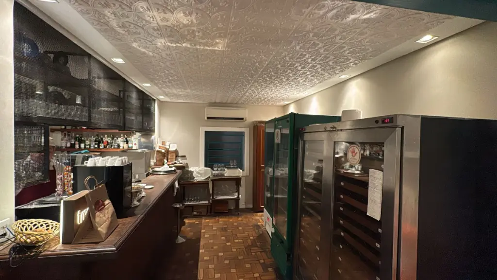 Casa Comercial à Venda: Indianópolis, 2 Vagas por R$ 3.800.000,00.