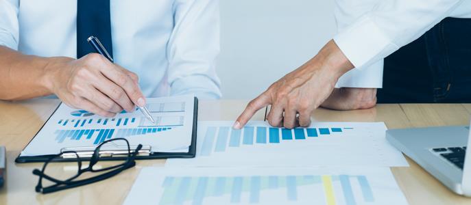 Como o síndico deve proceder em caso de inadimplência?